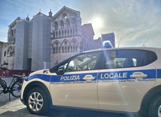 Semina il panico sfrecciando a tutta velocità in centro. La Polizia Locale si mette al suo inseguimento e ferma guidatore positivo all’alcoltest