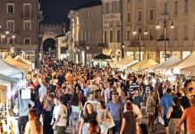 Rimini Shopping Night, torna il mercoledì sera in centro storico tra musei aperti, visite guidate, mostre, mercatini e appuntamenti culturali