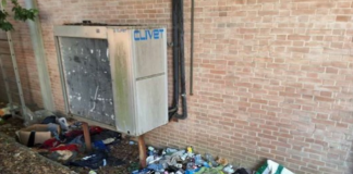 Degrado nell’area di Sobborgo Comandini, arriva l’ordinanza urgente del Sindaco che ordina ai proprietari la pulizia e dispone la chiusura temporanea del parcheggio (FOTO)