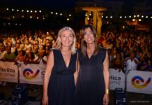 Regina presa d’assalto per un Ferragosto esplosivo tra musica, balli e spettacolo pirotecnico