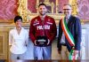 Il Sindaco Matteo Lepore ha consegnato la Turrita d’argento al nuotatore Marco Orsi – FOTO