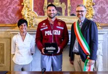 Il Sindaco Matteo Lepore ha consegnato la Turrita d’argento al nuotatore Marco Orsi – FOTO