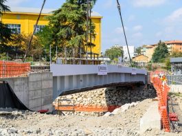 Tram, varato il nuovo ponte sul Navile – FOTO