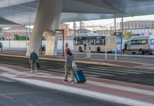 Cesena in linea, il trasporto pubblico locale si discute alla fermata del bus con gli utenti (FOTO)