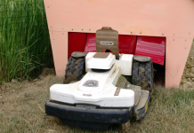 Sei robot rasaerba per i campi sportivi, il Comune punta sulla tecnica del mulching per ridurre i rifiuti