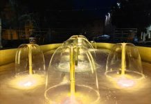 Mese di sensibilizzazione sui tumori pediatrici, le acque della fontana di piazza Repubblica a Ferrara si tingono di giallo